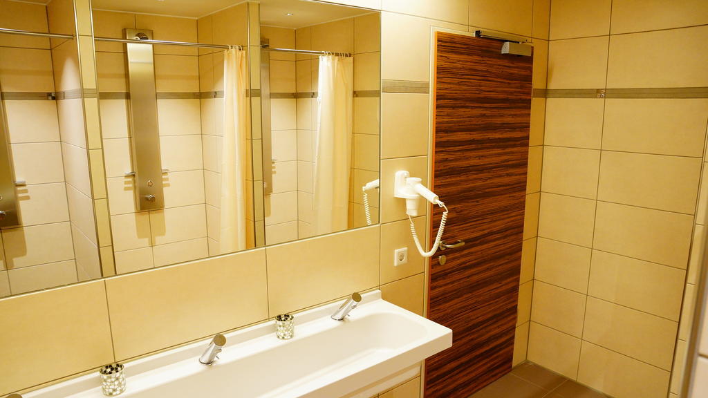 Familiensuite mit Balkon